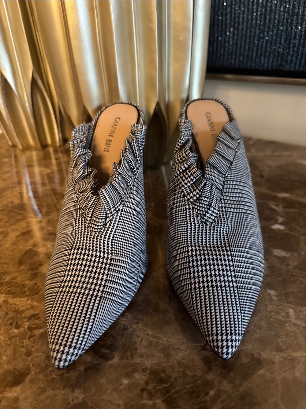 "Consigning SoGianni Bini Black & White Houndstooth Pointed-Toe Mule with Ruffle